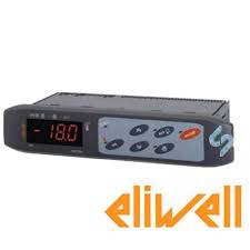 Termoregolatore digitale Eliwell con display a LED rossi e pannello di controllo grigio su sfondo bianco.