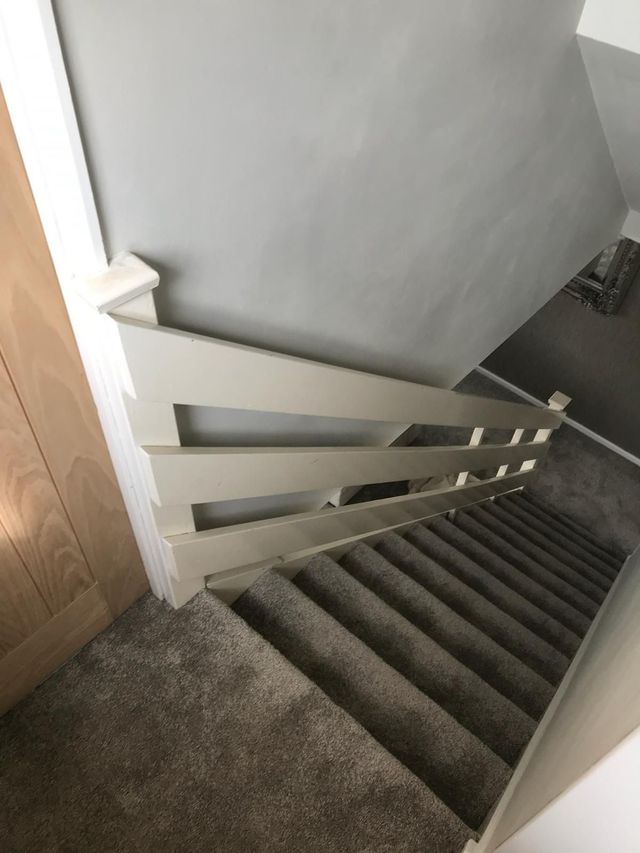 Landing view of the original white balustrade with horizontal rails