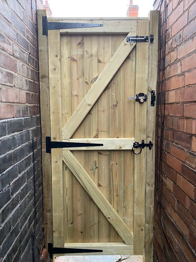 Derbyshire Joinery Specialists toungue and groove wooden side gate installed in Derby