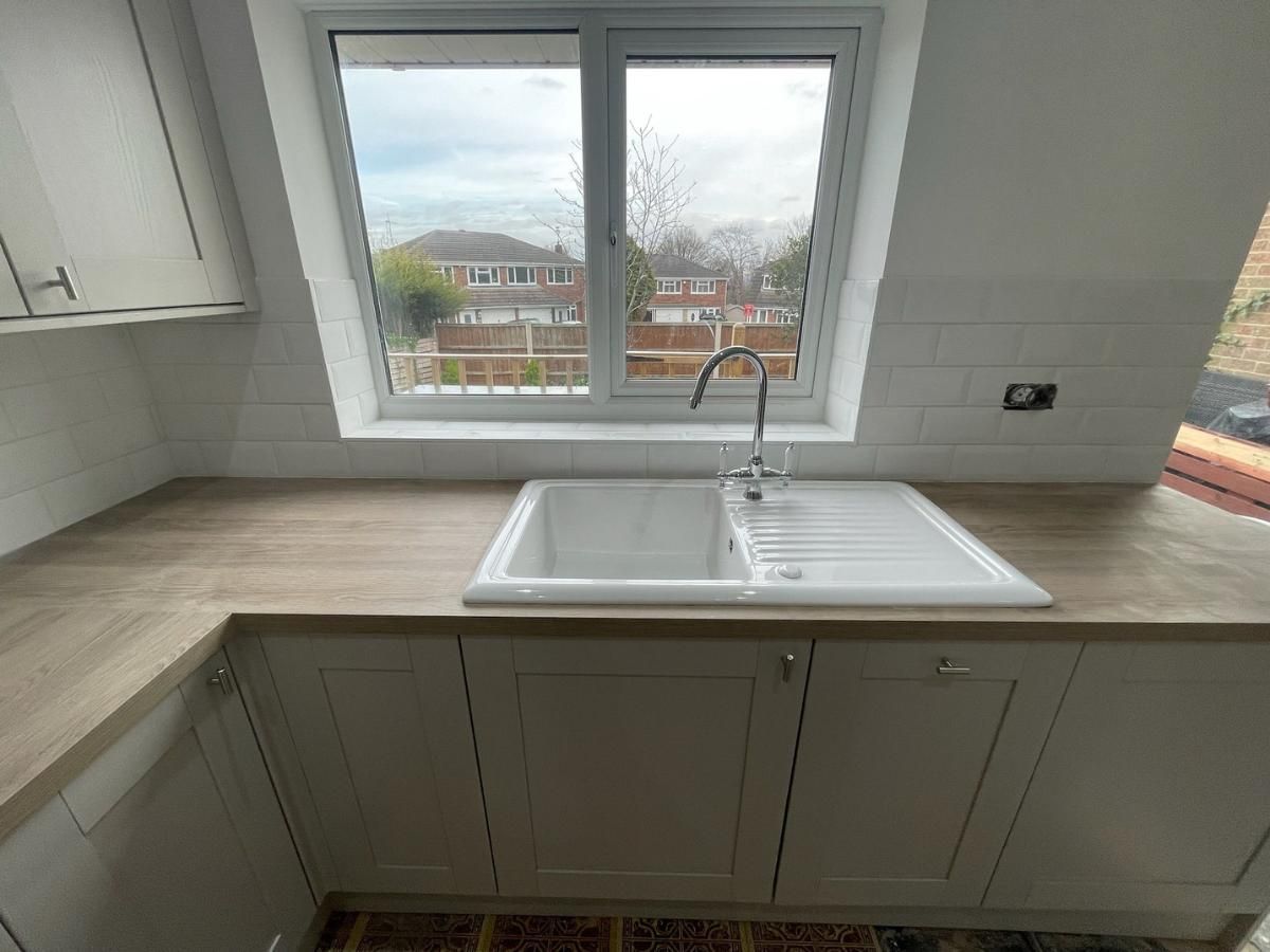 Derbyshire Joinery Specialists installing a new kitchen in Melbourne