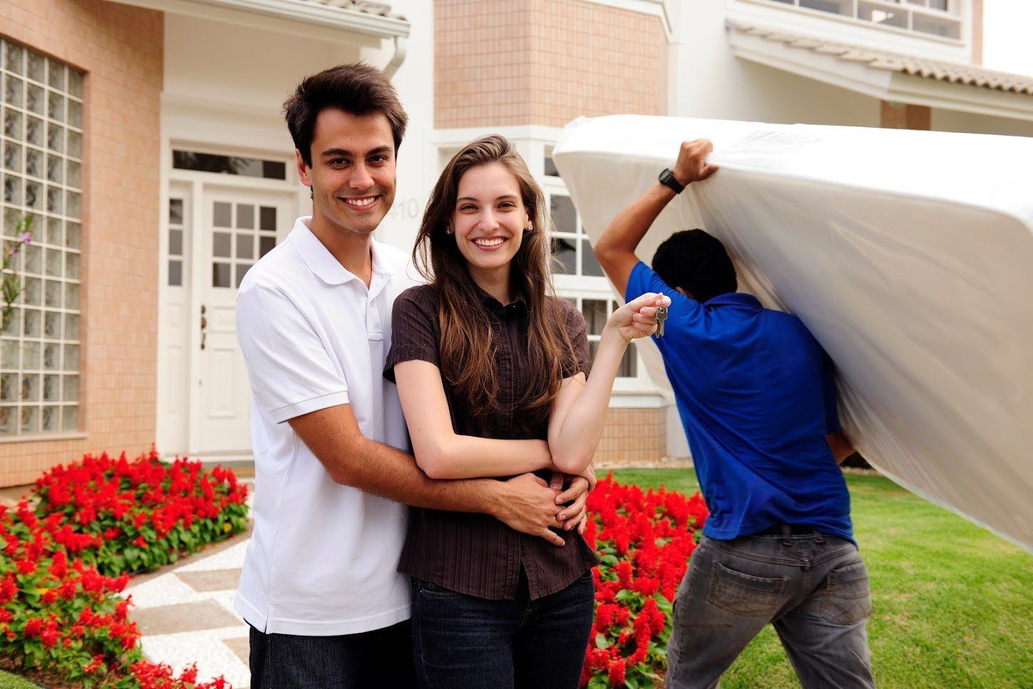 Couple Moving to their New Home — Bremerton, WA — United Moving & Storage Couple Moving to their New Home — Bremerton, WA — United Moving & Storage