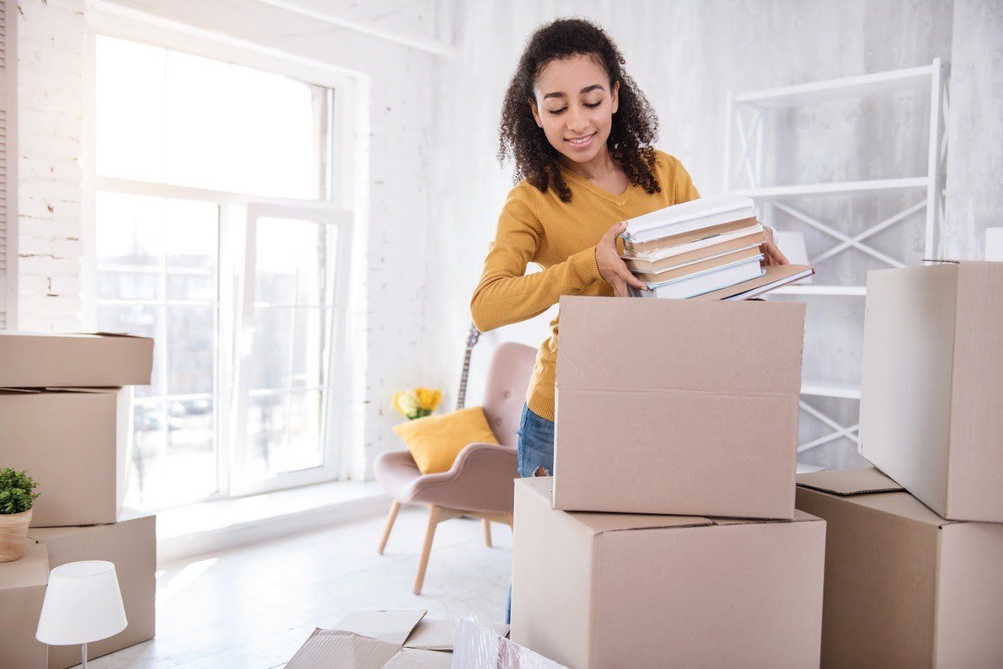 Woman Moving — Bremerton, WA — United Moving & Storage Woman Moving — Bremerton, WA — United Moving & Storage