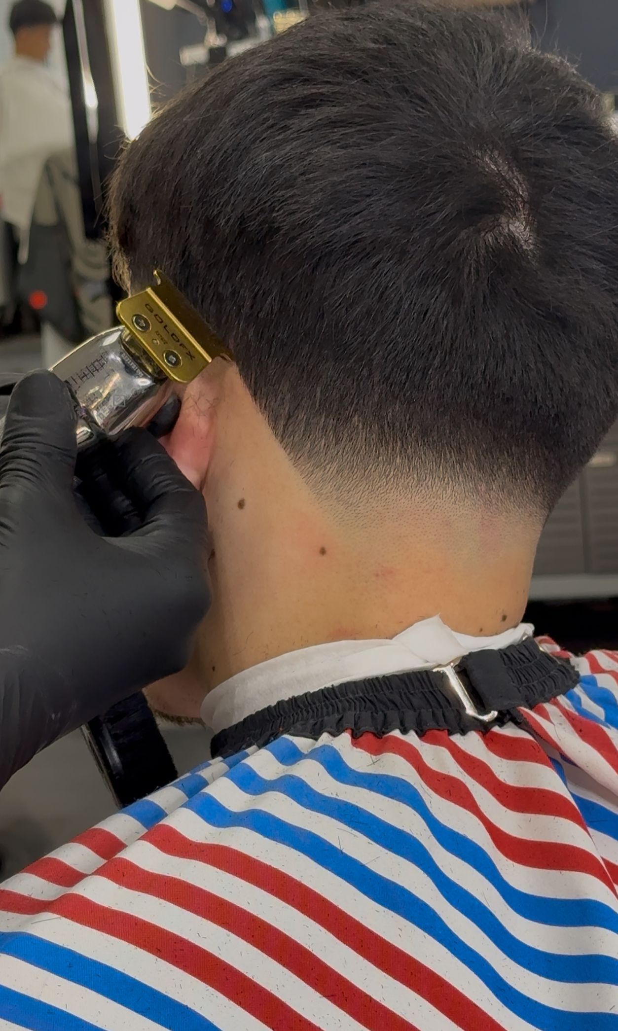 barber cutting men's hair with straight hair