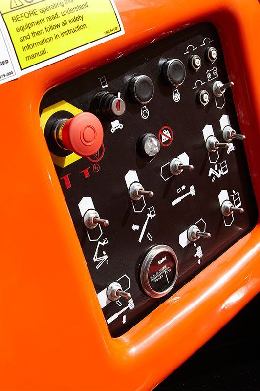 Un primer plano de un panel de control de una máquina.