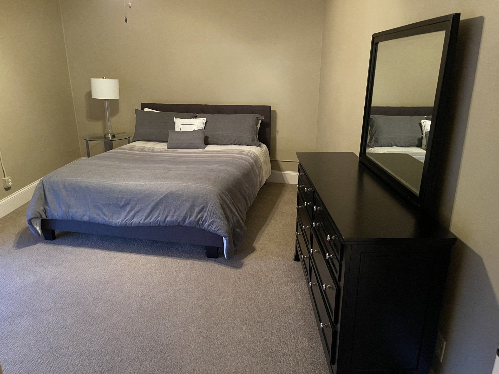 bedroom with carpet