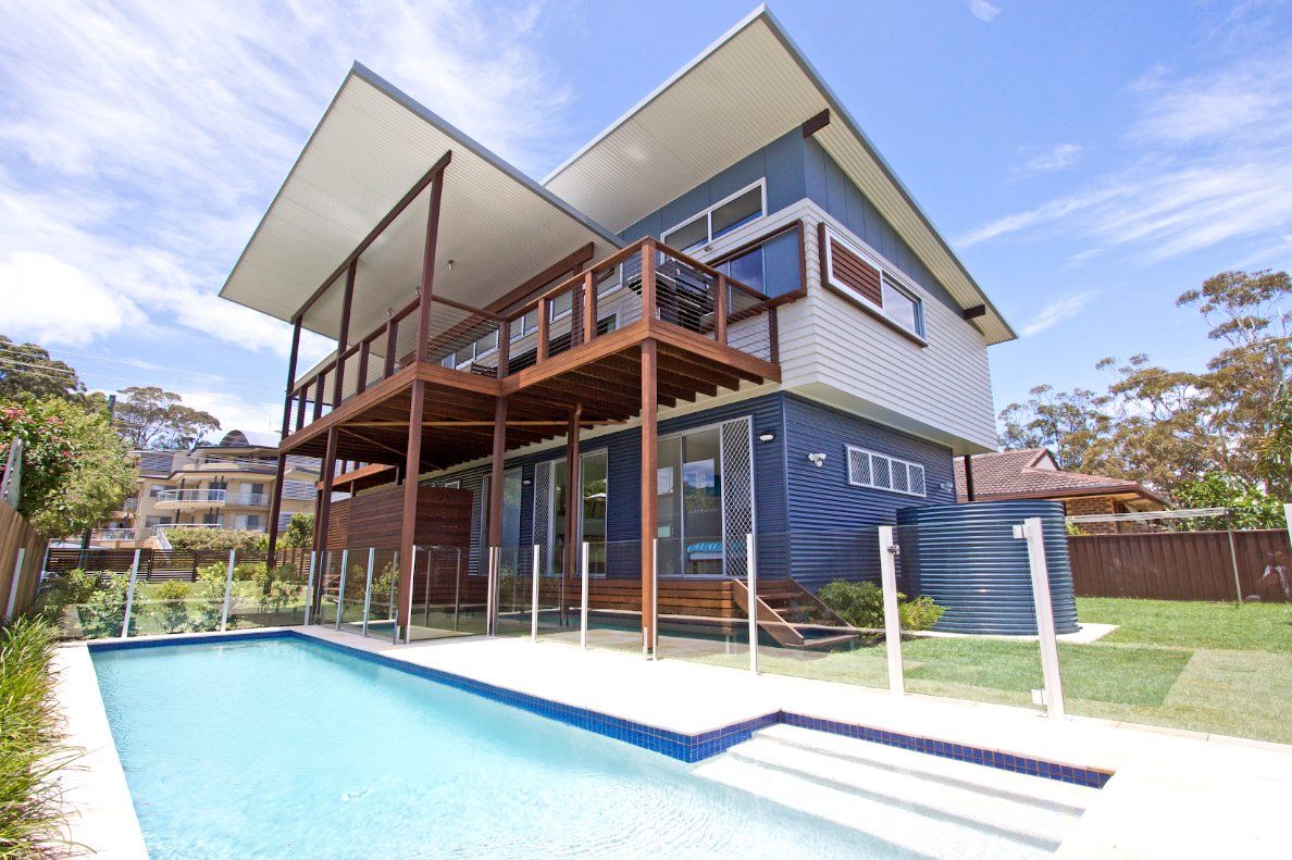 Outdoor pool behind house - Coastal Pools Coolangatta