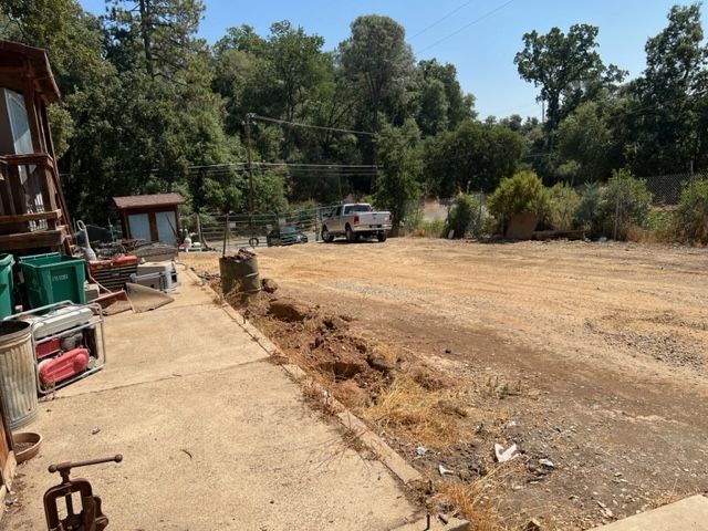 Pending! 1 Acre property with a Dismantling license