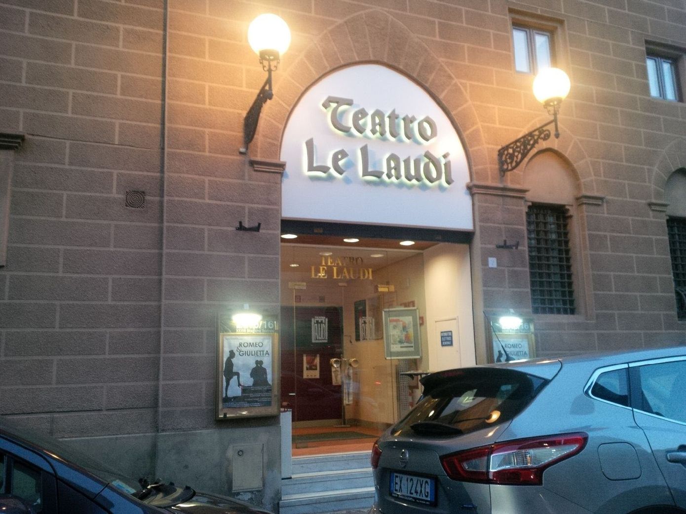 insegna in allumioni retroilluminato