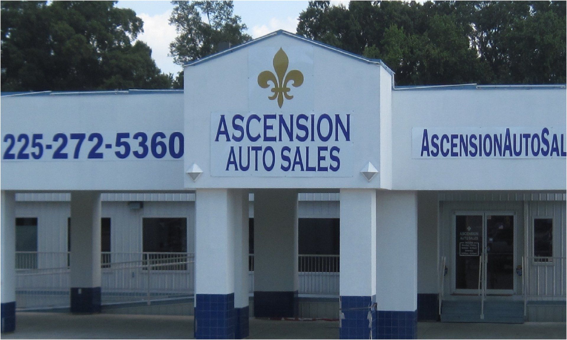 Ascension Auto Sales storefront. Blue and white building with a fleur-de-lis logo and phone number (225-272-5360).