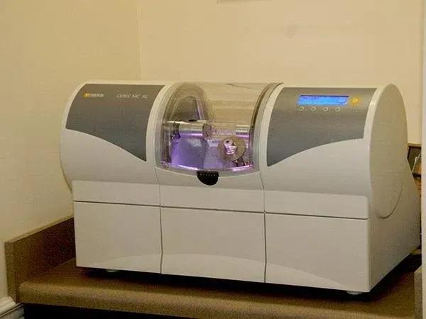A machine is sitting on a counter in a room.
