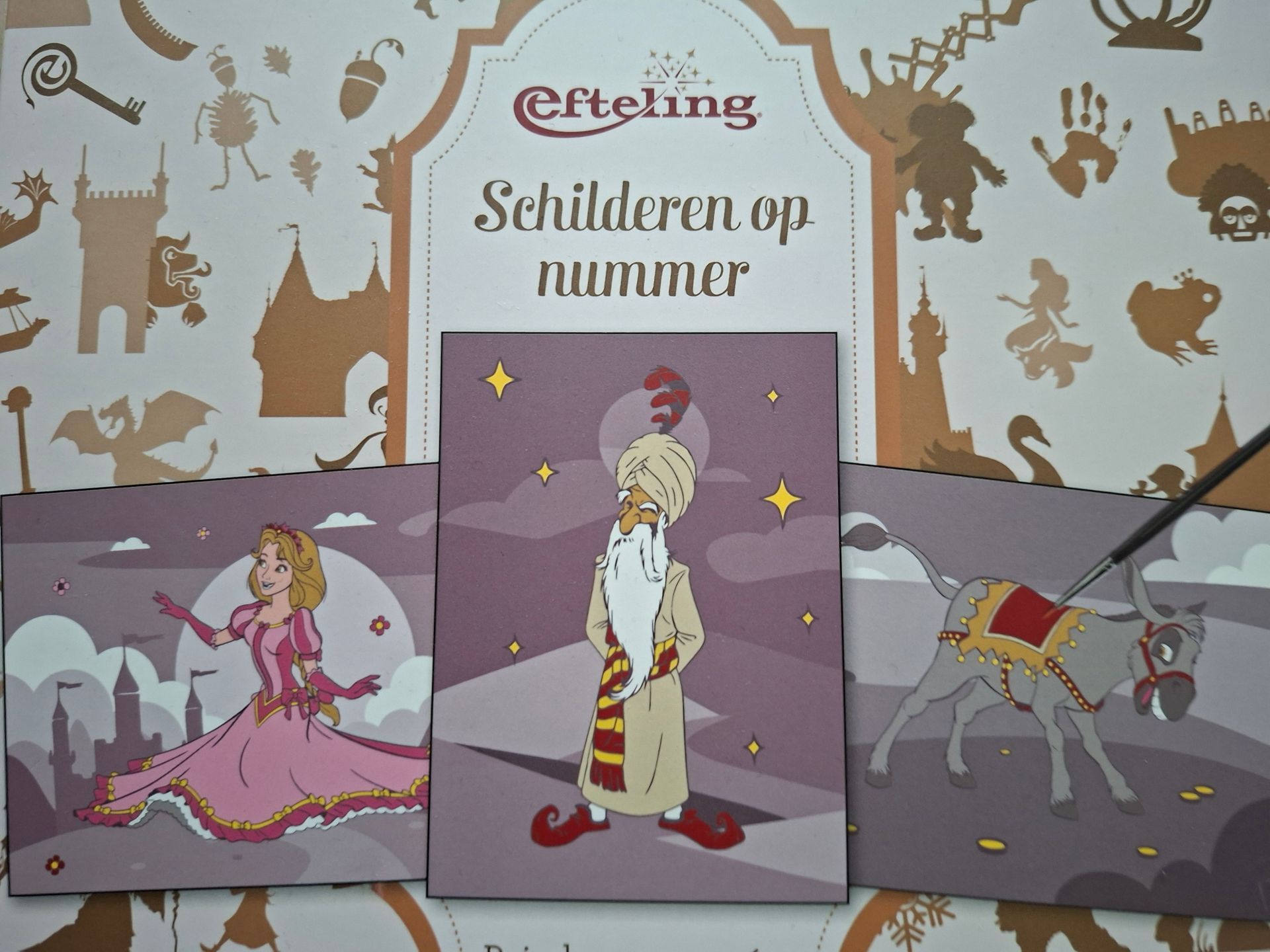 Efteling schilderen op nummer-set met drie sprookjesachtige scènes: Doornroosje, Fakir en Ezeltje Strekje.