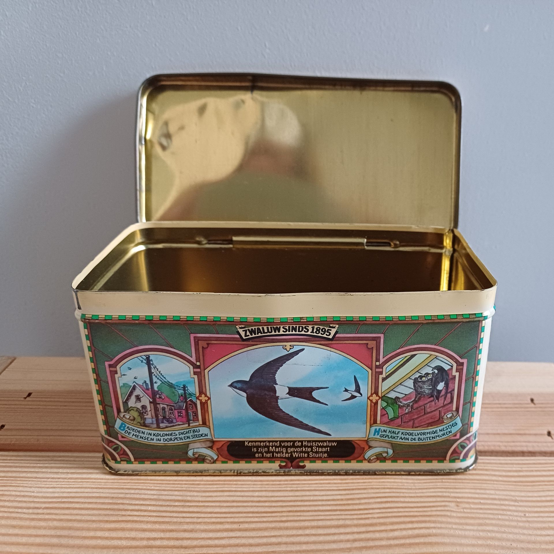 Vintage bewaarblikje voor Zwaluw lucifers.
