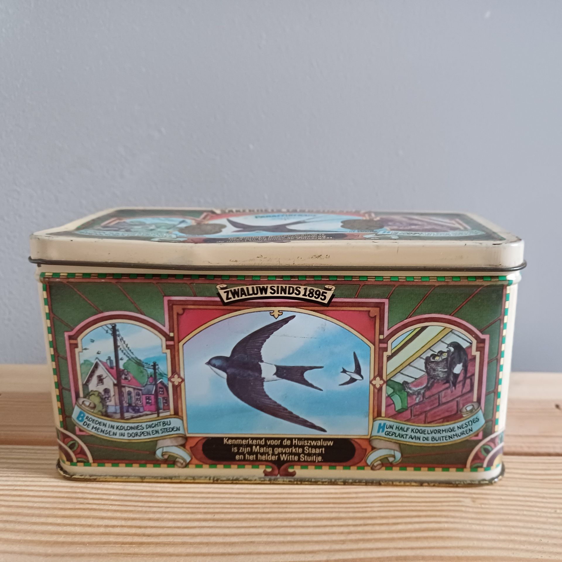 Vintage bewaarblikje voor Zwaluw lucifers.