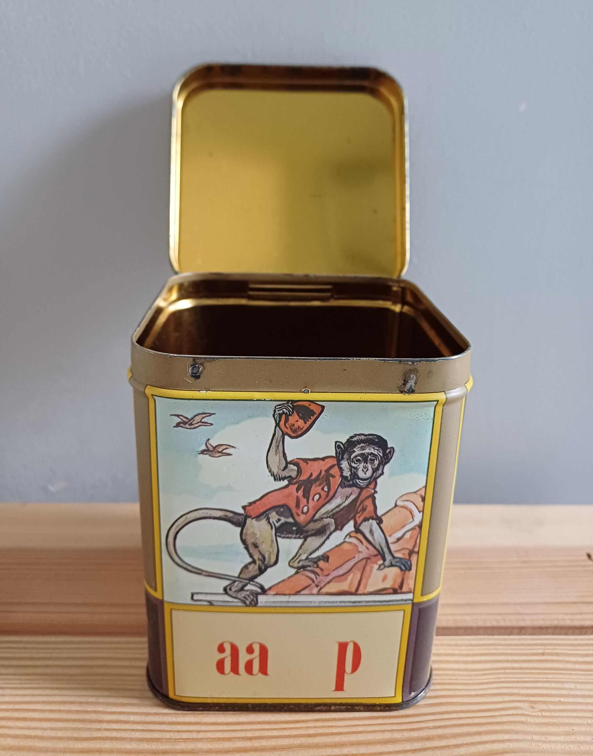 Vintage Senator sigarenblikje: Aap, Noot, Teun, Vuur.