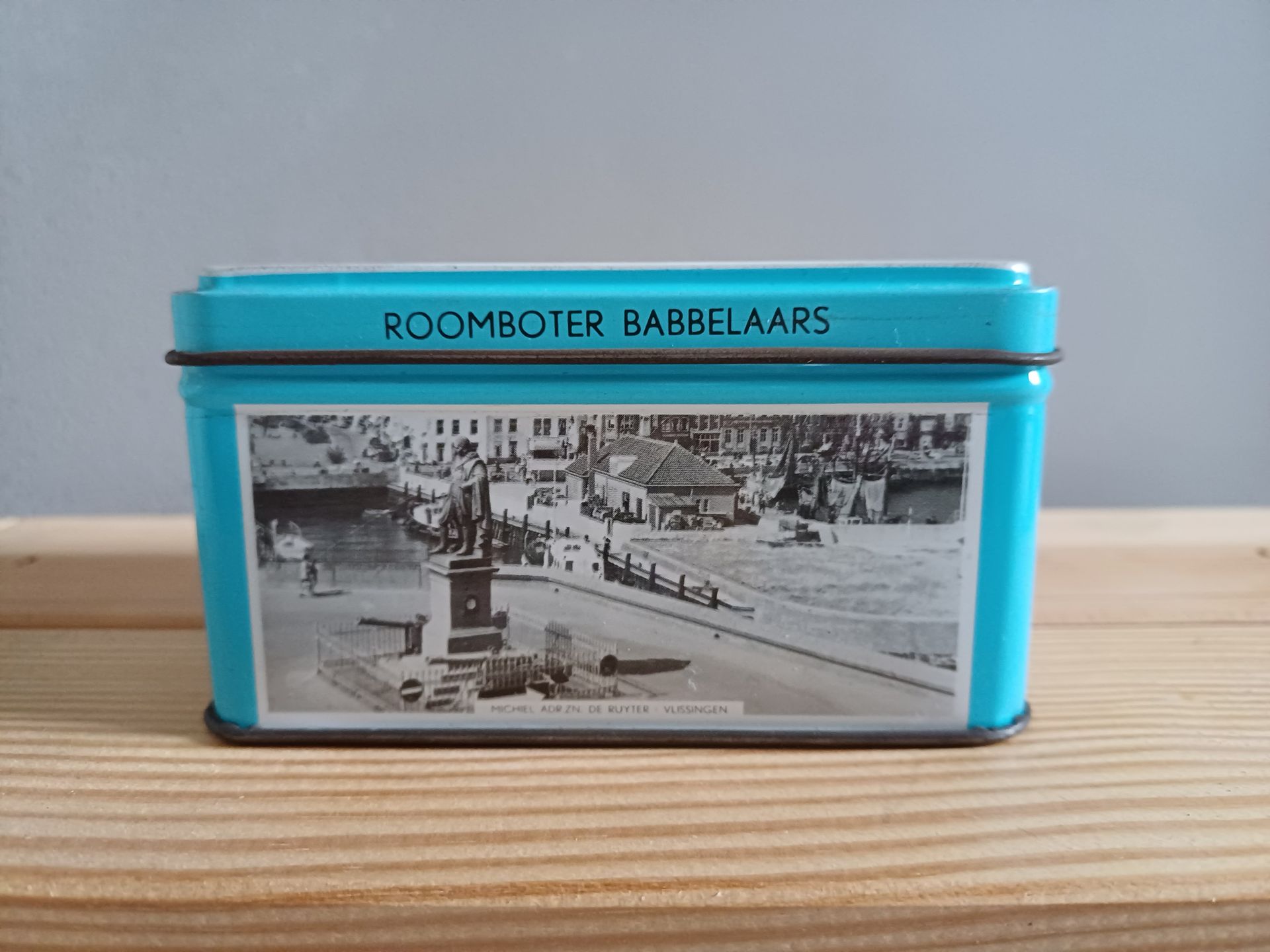 Voorkant vintage blikje Zeeuwse roomboter babbelaars.