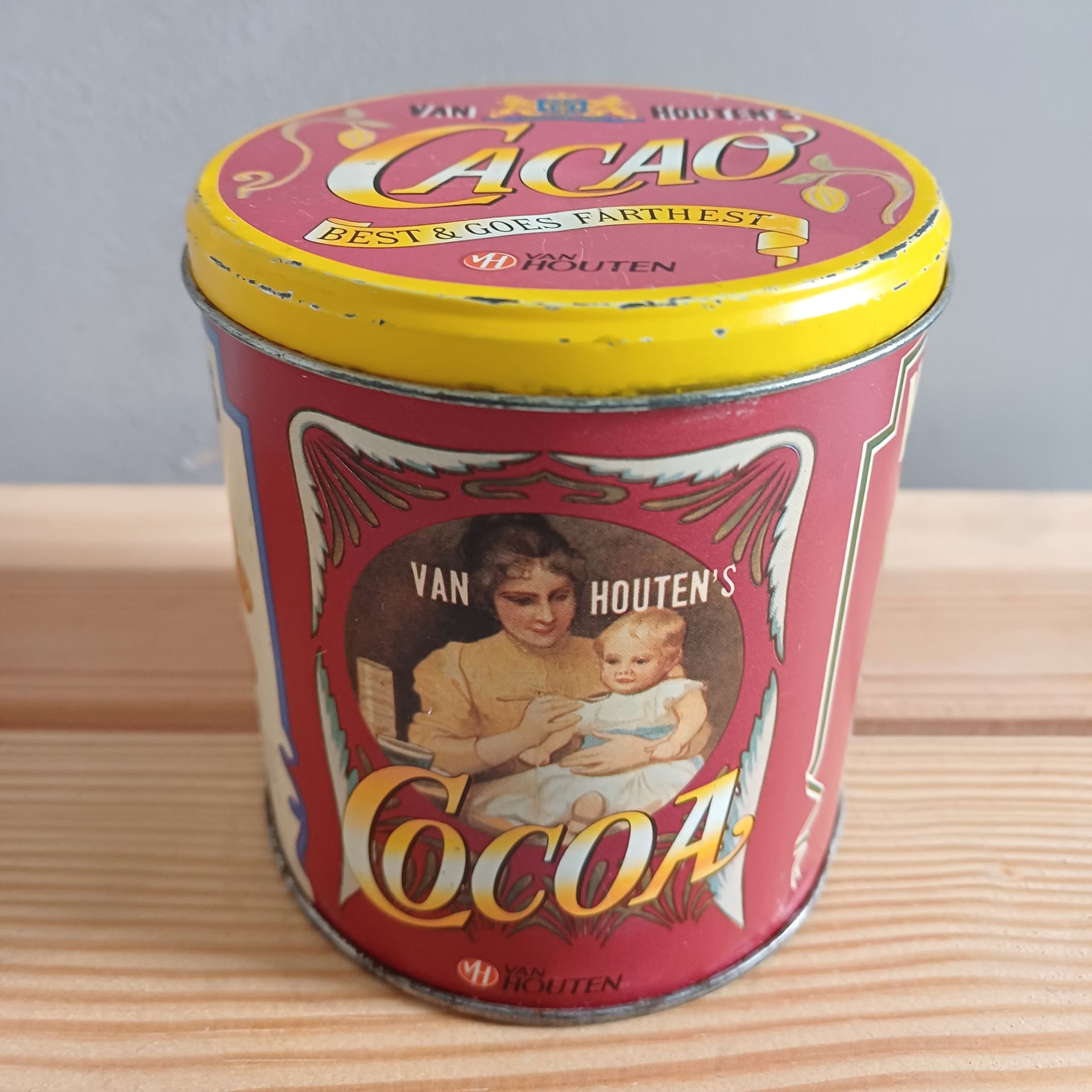 Rond vintage Van Houten's Cacoa blikje.