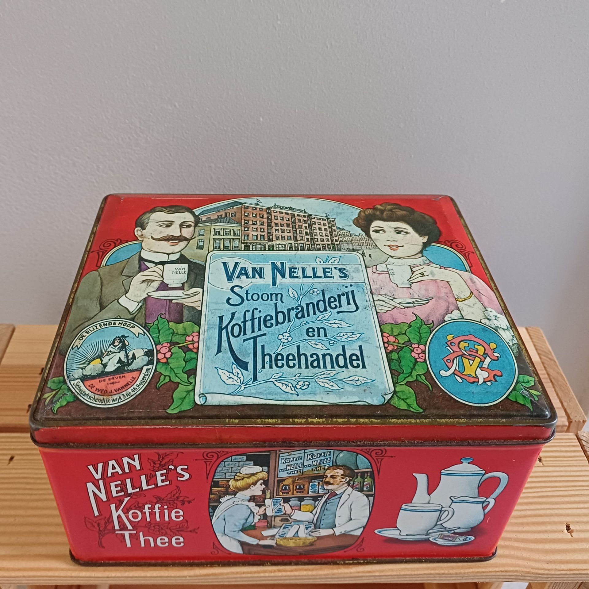 Vintage koffie- en theeblik van Van Nelle.