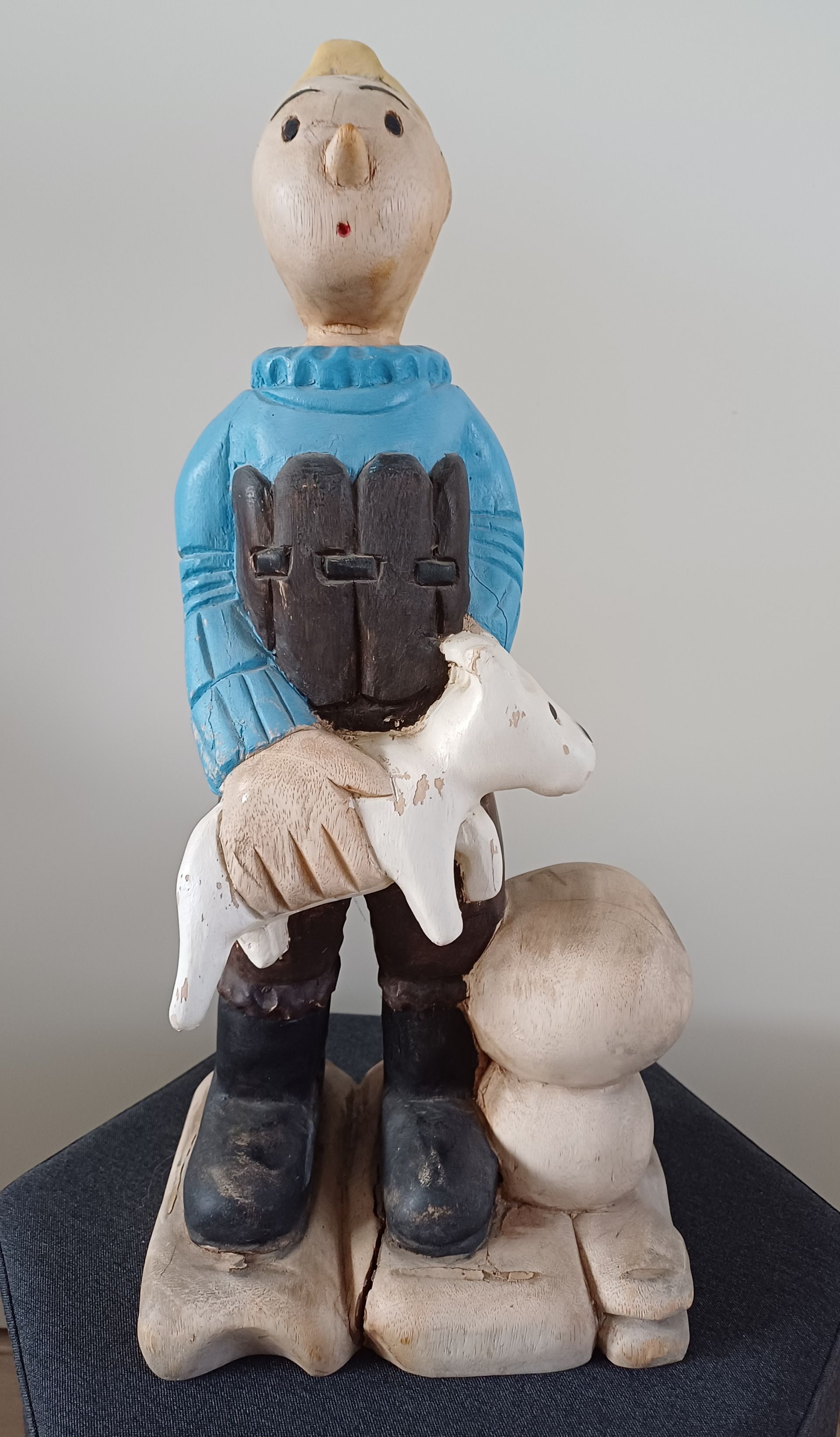 Vintage Herge houten beeld Kuifje en Bobbie staand op een rotsformatie - Tintin.