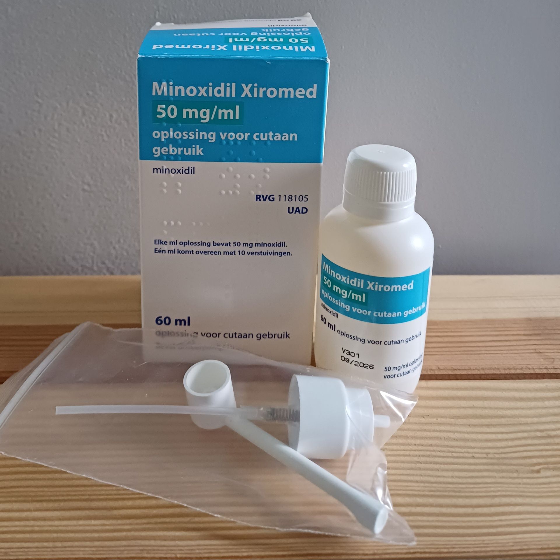 Minoxidil Xiromed flacon. Inhoud: 60 ml. Oplossing voor uitwendig gebruik, 50 mg/ml. Haaruitval alopecia androgenetica.