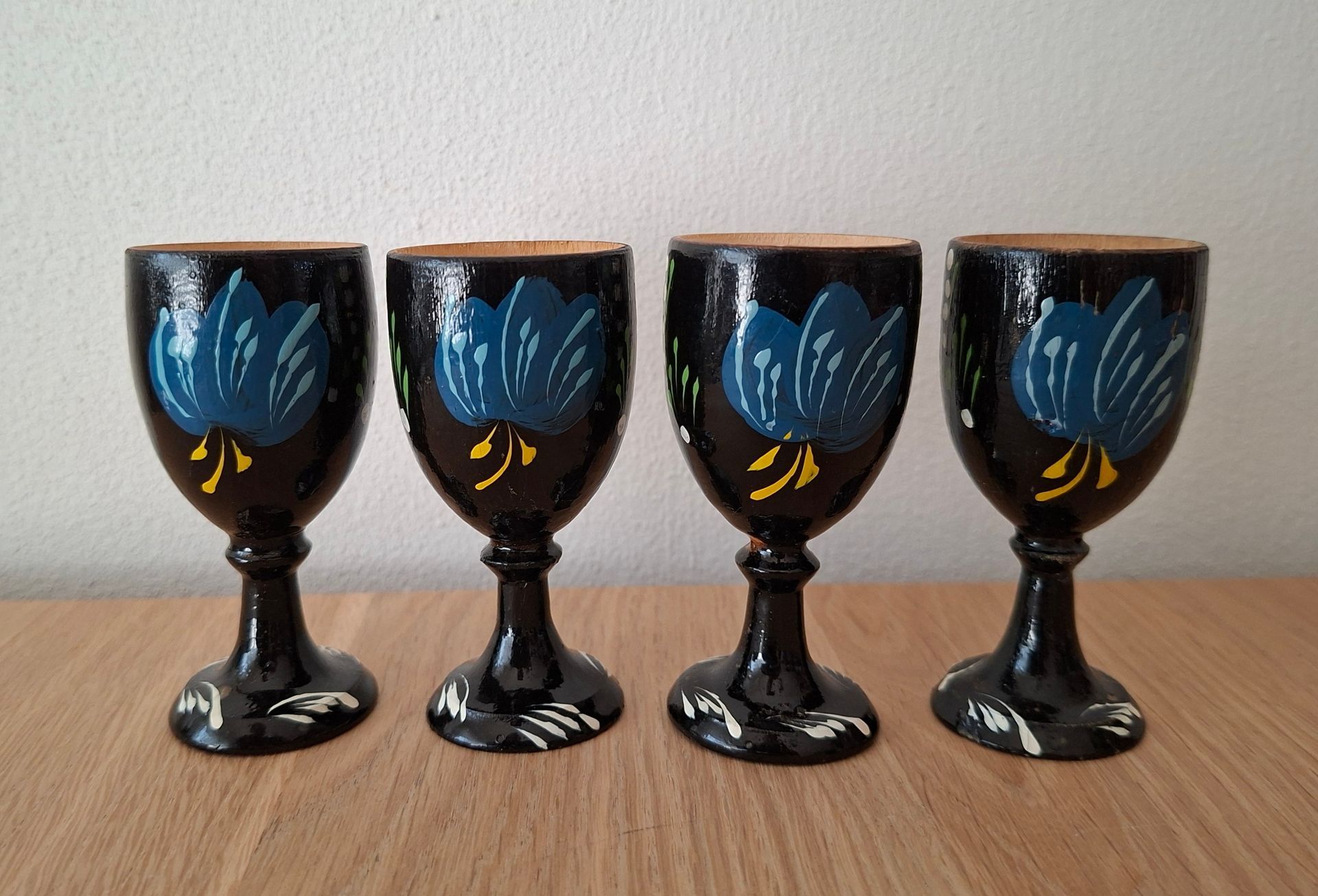 Vintage houten folklore eierdopjes - set van 4 stuks