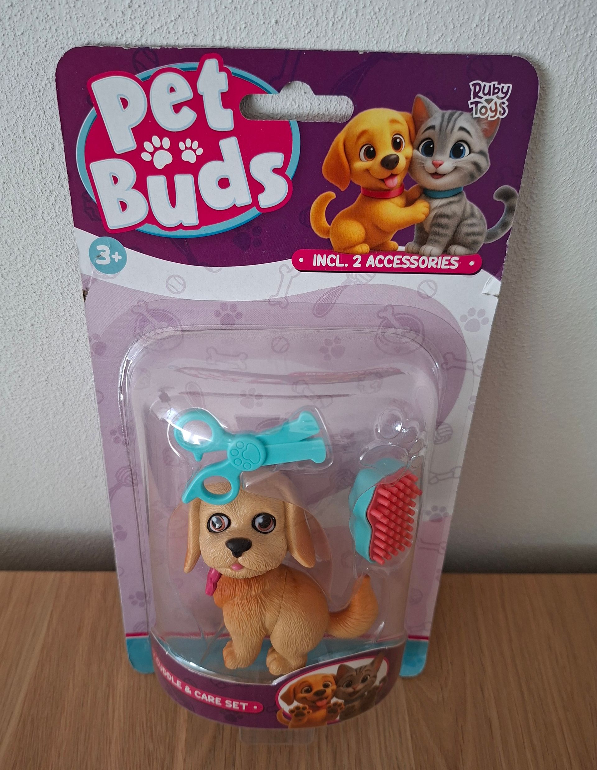 Pet Buds Cuddle & Care set - lichtbruin hondje met roze halsband - Ruby Toys