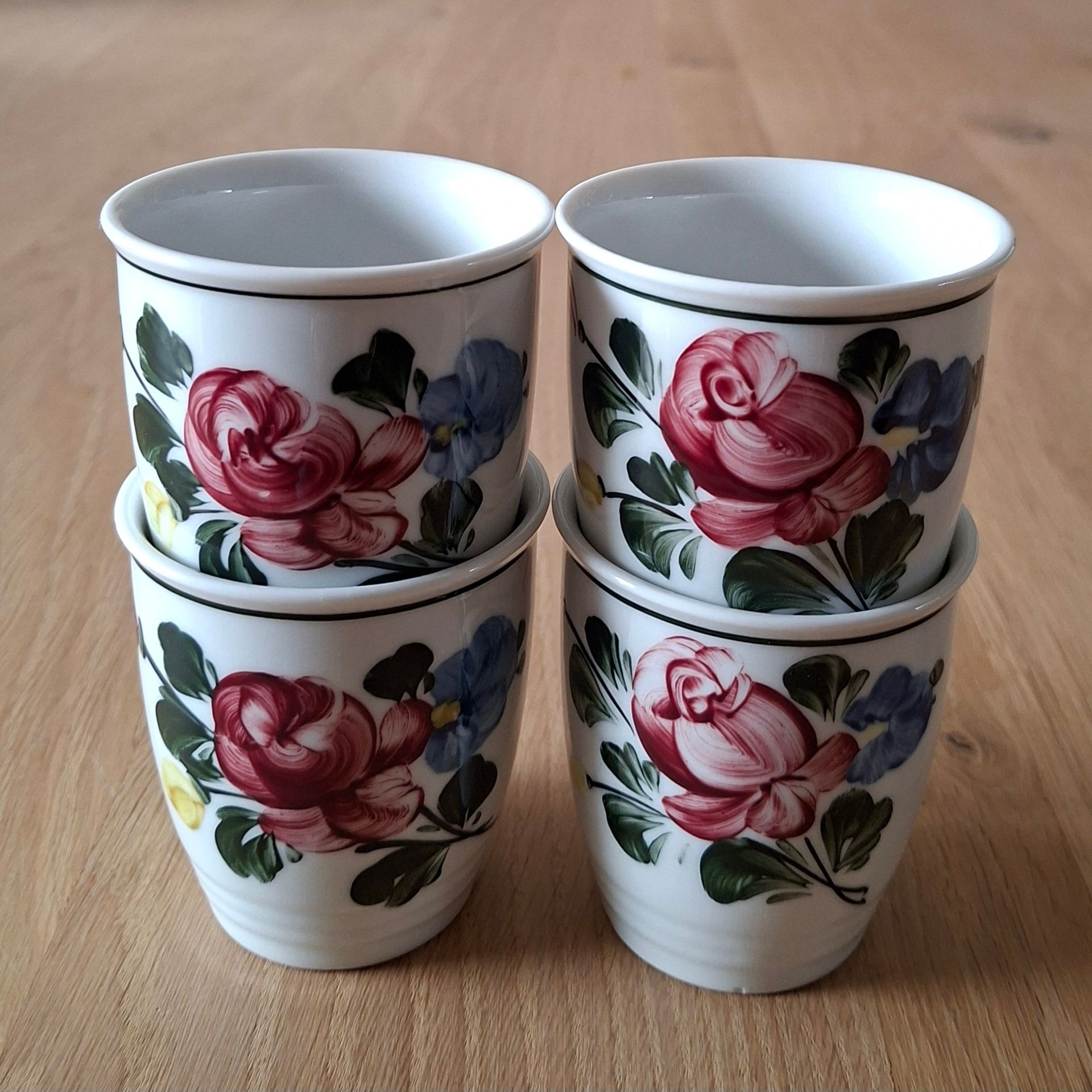 Vintage porseleinen mokjes met handgeschilderd bloemmotief - serie Alpenflora - Lilien Porzellan Austria - set van 4 stuks