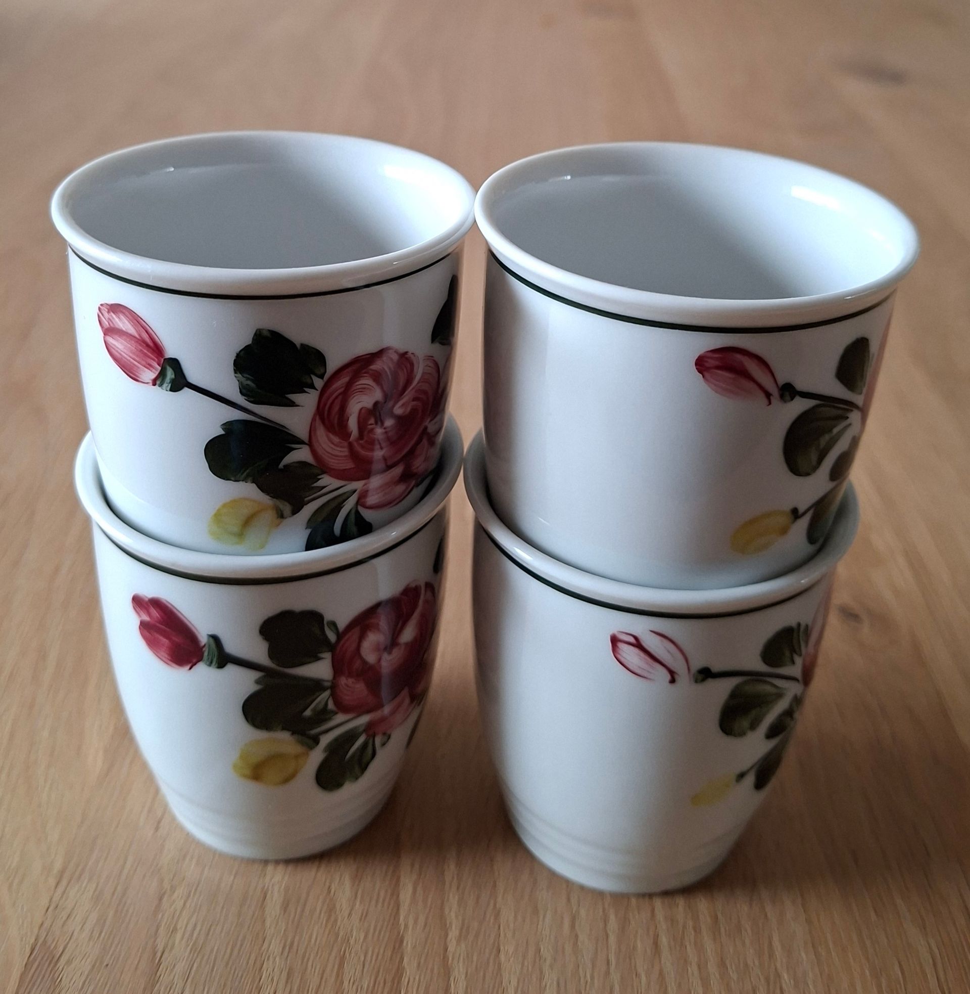 Vintage porseleinen mokjes met handgeschilderd bloemmotief - serie Alpenflora - Lilien Porzellan Austria - set van 4 stuks
