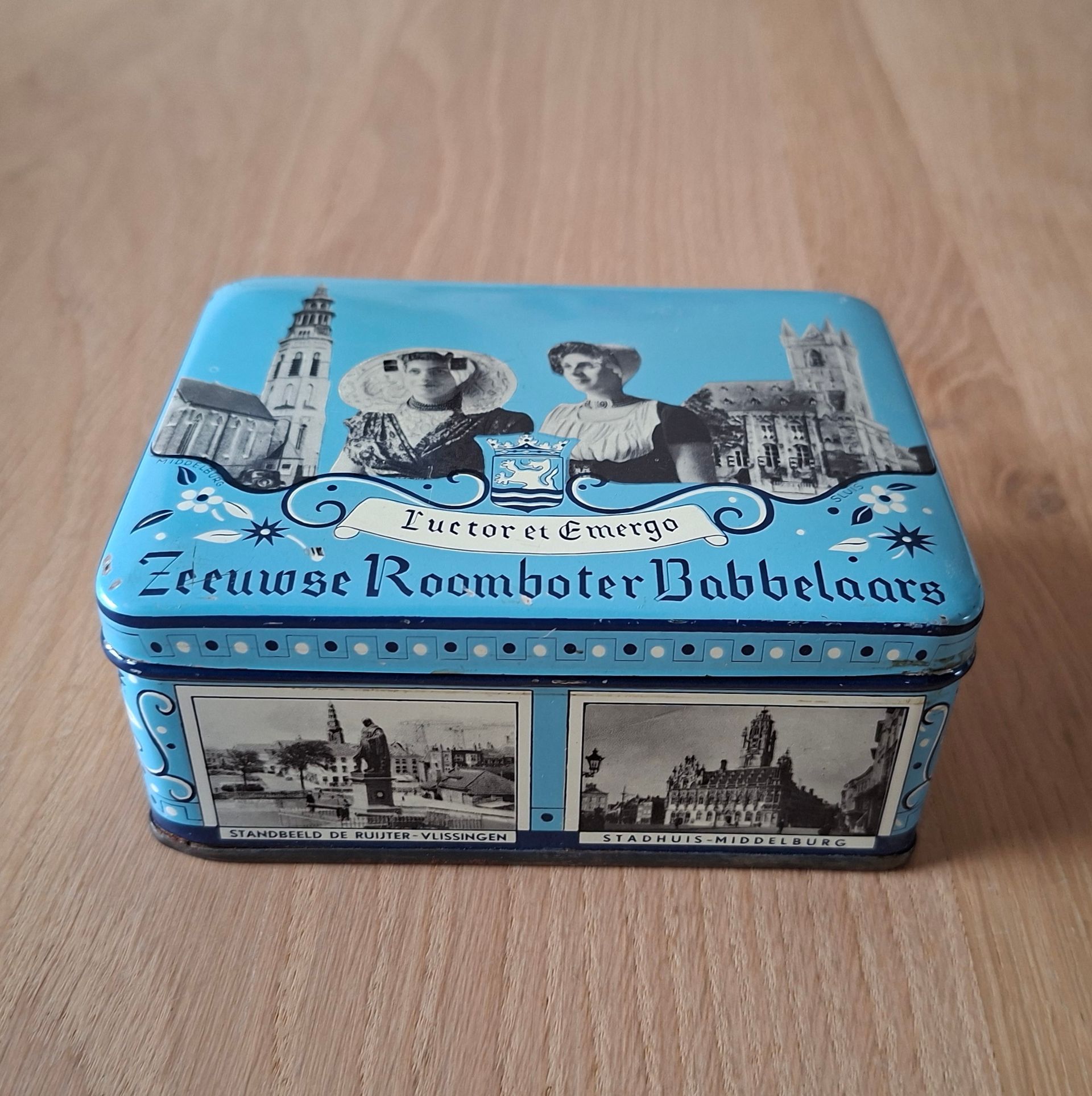 Vintage blikje Zeeuwse Roomboter Babbelaars met de tekst Luctor et Emergo
