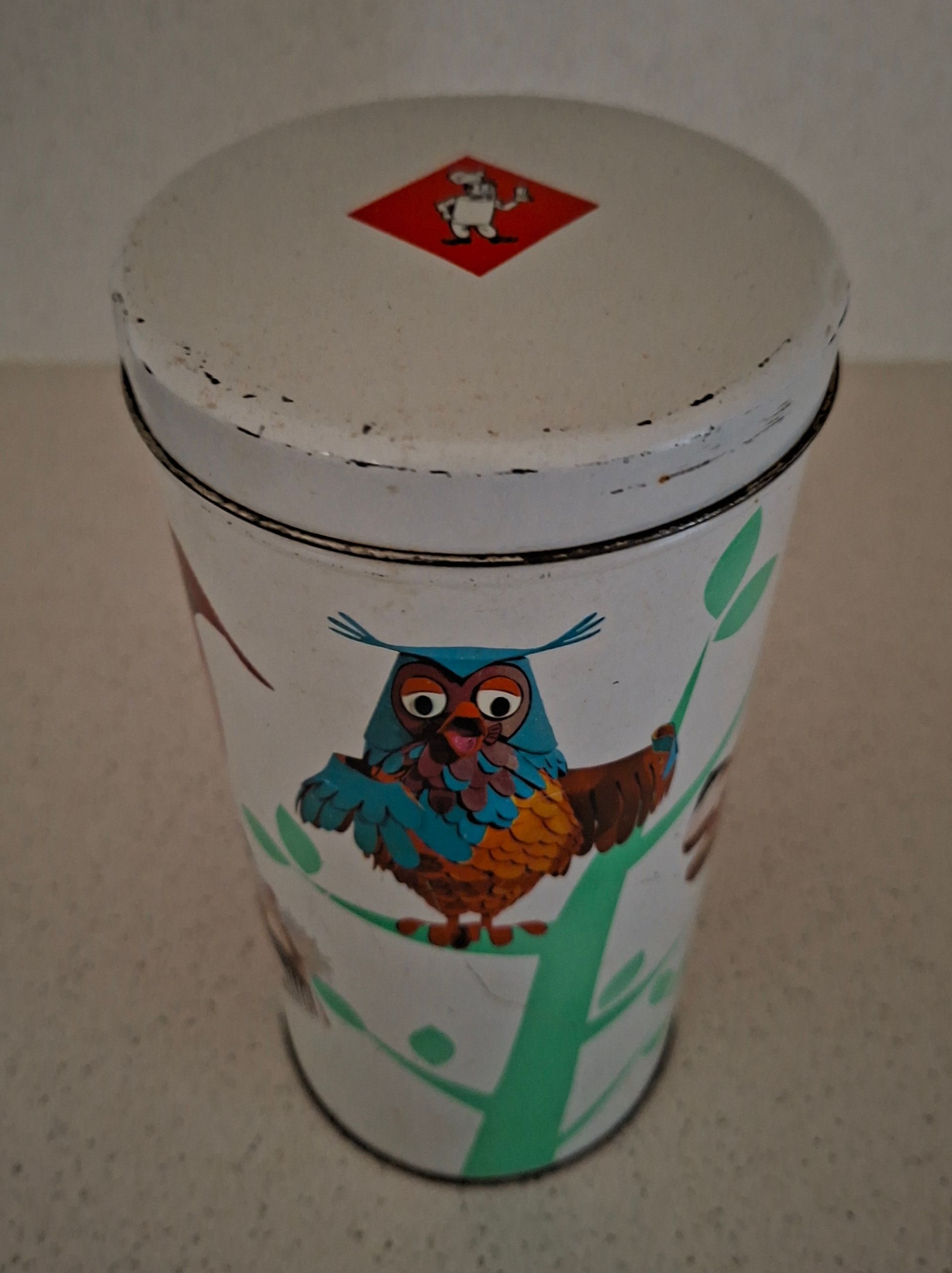 Vintage Bolletje beschuitbus - De Fabeltjeskrant: Meneer de Uil, Bor de Wolf, Zoef de Haas