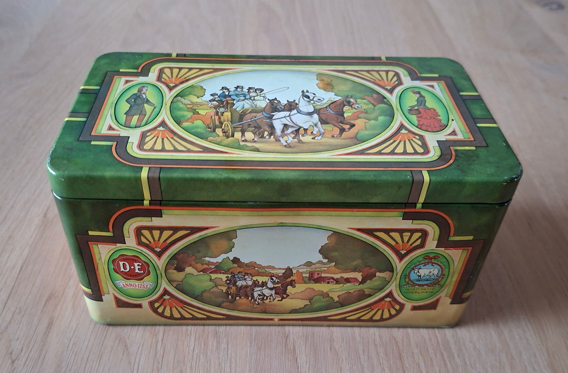 Vintage Douwe Egberts Pickwick theeblik met nostalgische paarden afbeeldingen