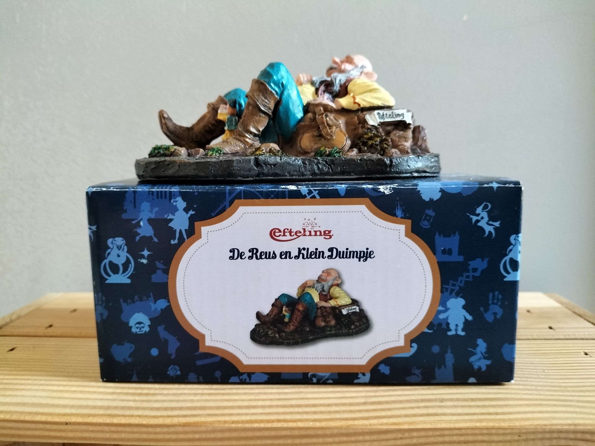 LuVille Efteling beeld van De Reus en Klein Duimpje.
