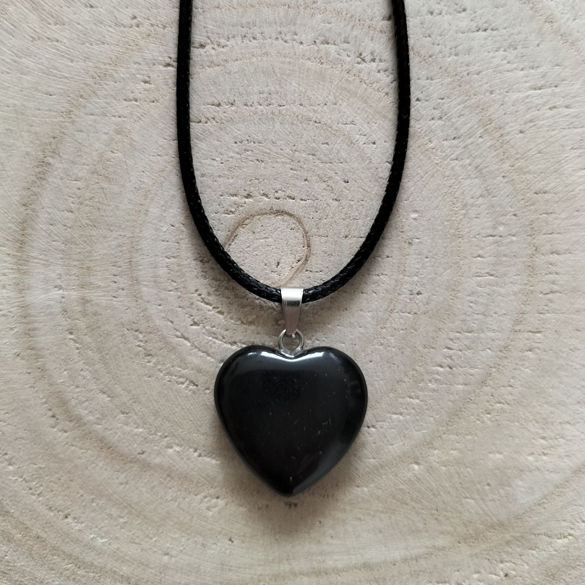 Waxkoord ketting met onyx hartje.