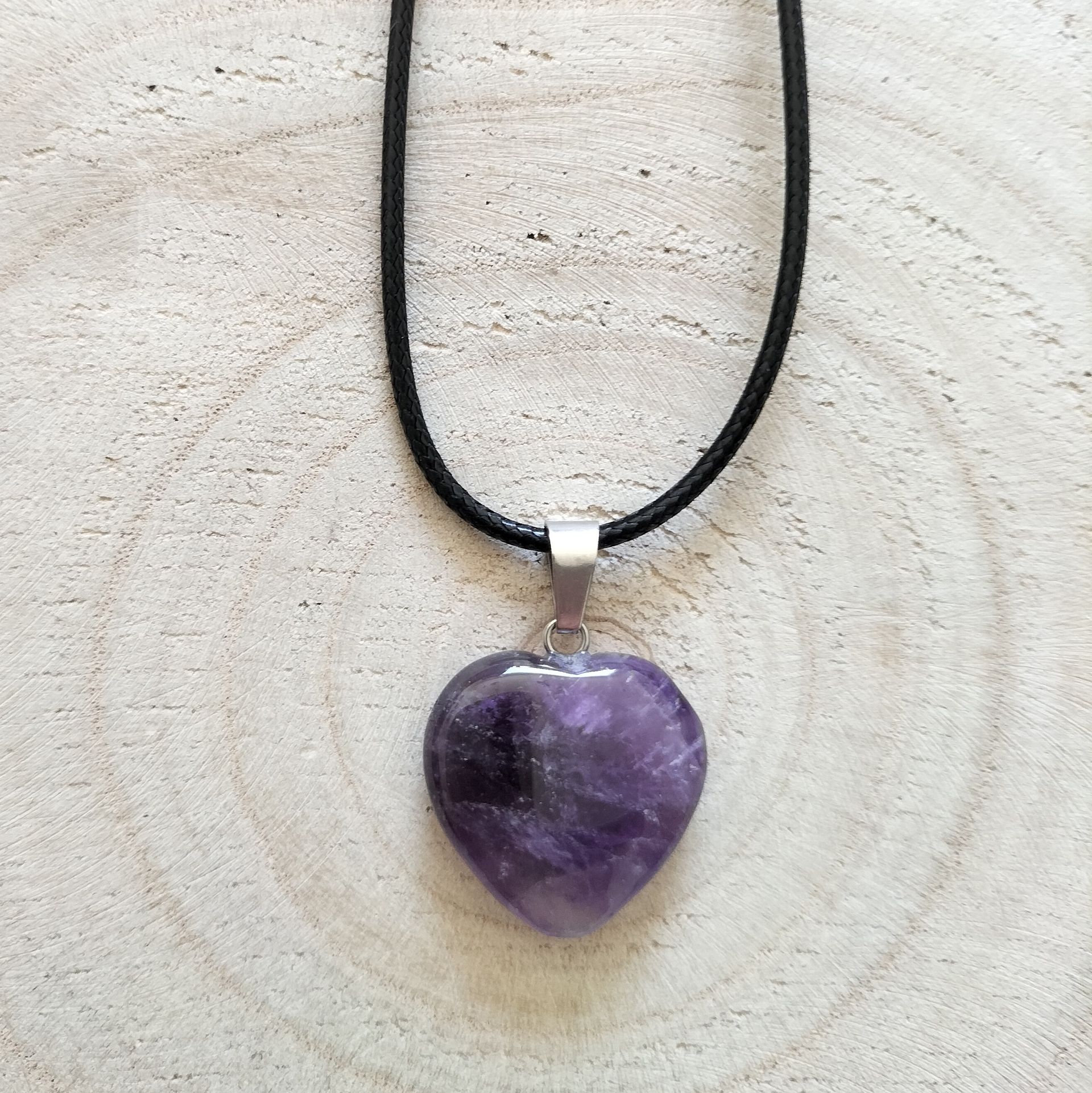 Waxkoord ketting met amethist hartje (donker paars).