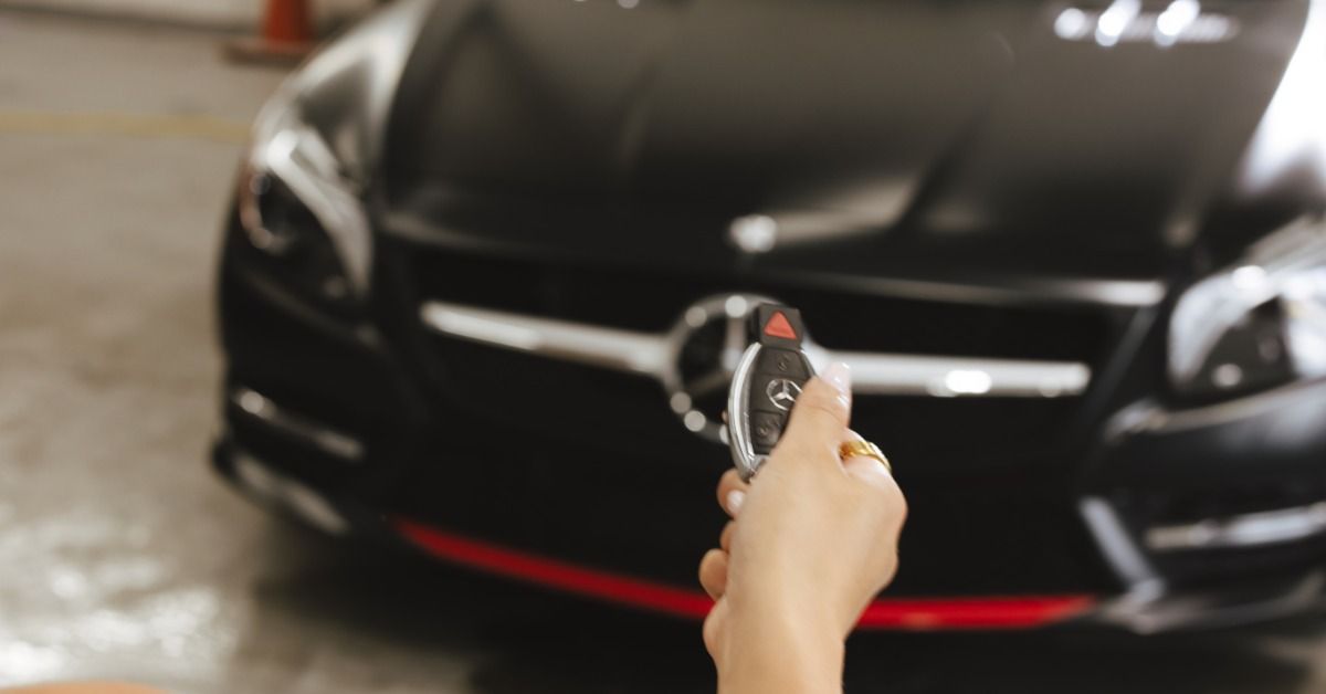 Auto Body Shop vs Dealership: Cost, Quality, and Time