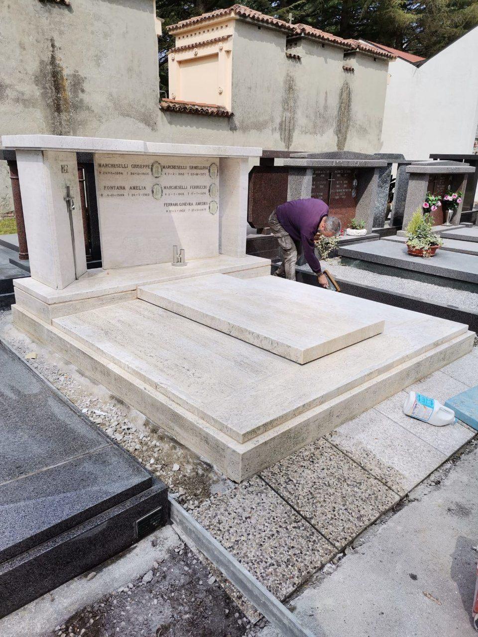 Pulitura monumenti funebri