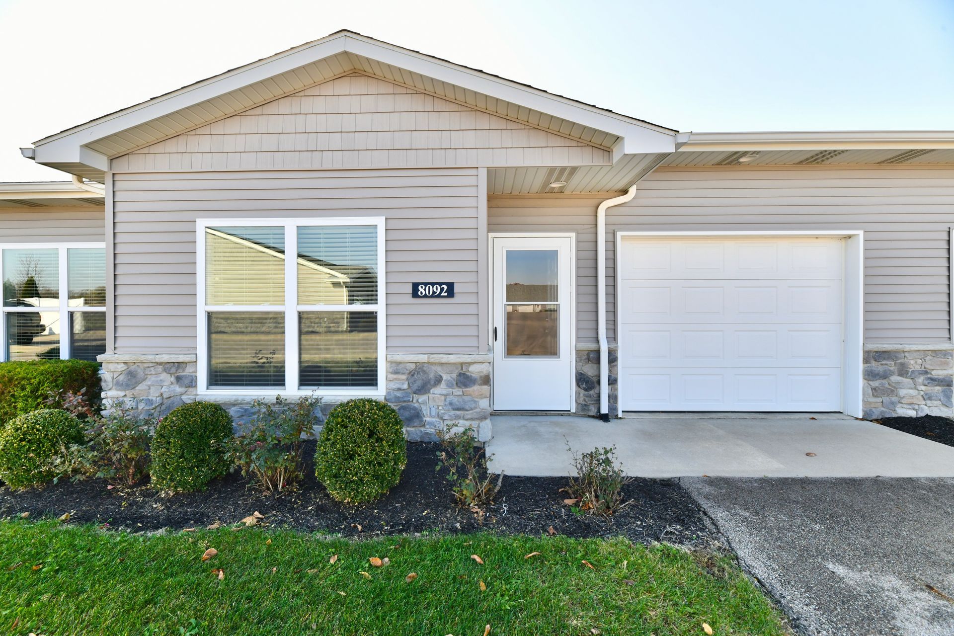 Comfortable 1 Bedroom Senior Apartments for Rent in Pendleton, IN at Summerlake Meadows