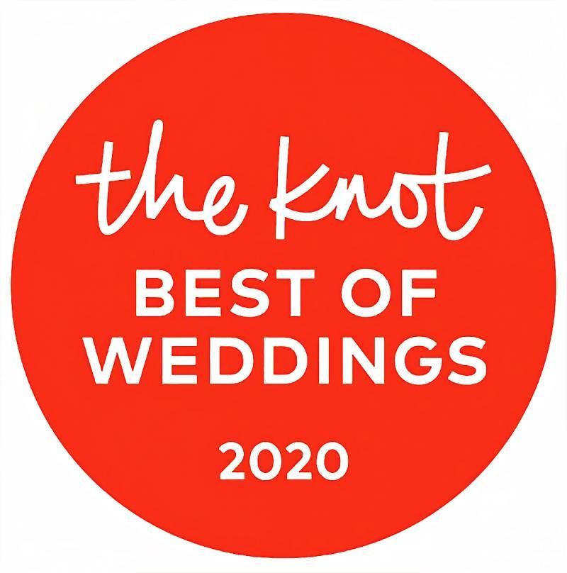 Red circular “the knot Best of Weddings 2020” badge with white text