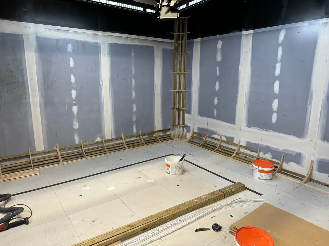 Green screen Cyc Wall for S&P Global, London image 11