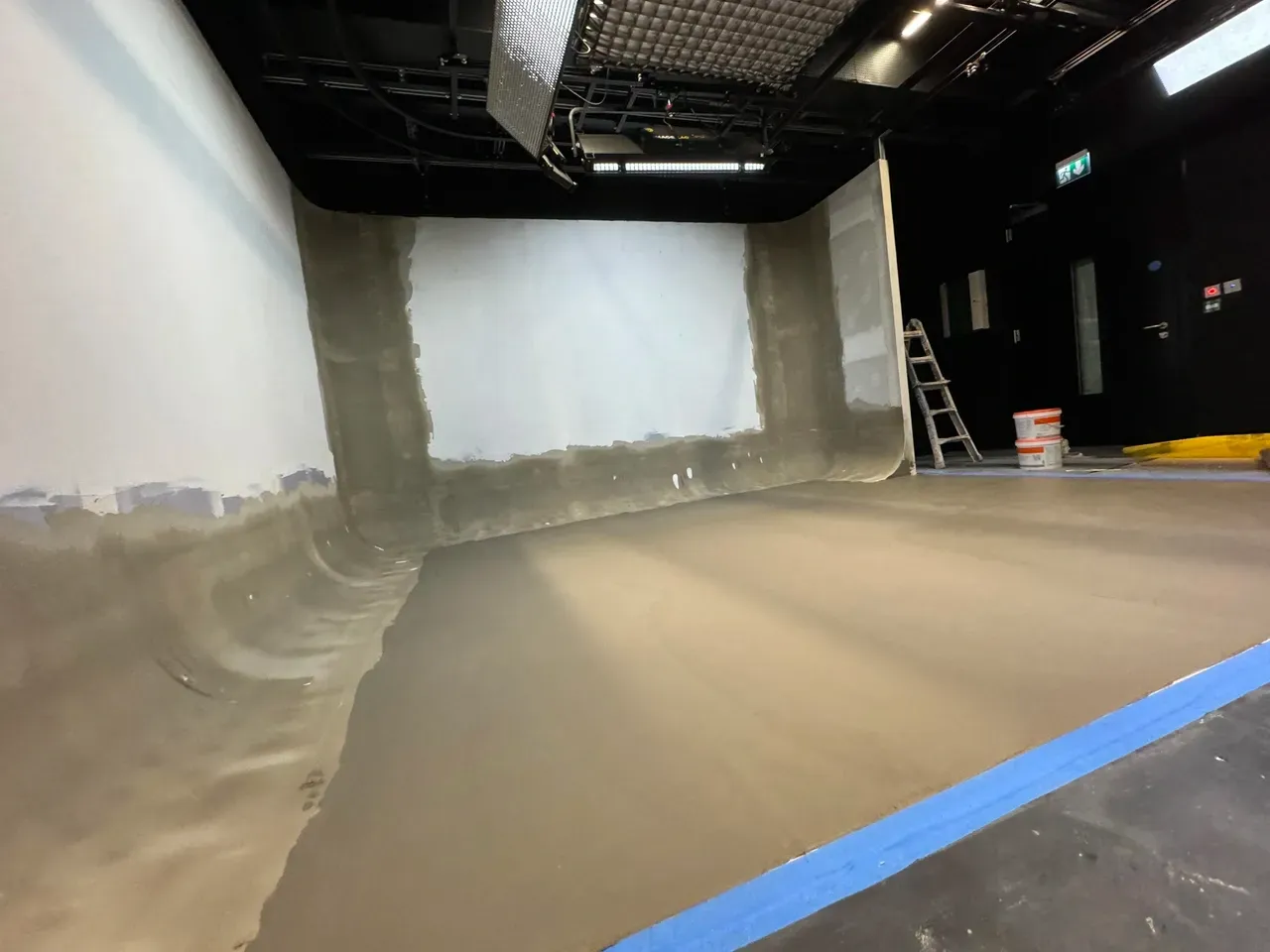 Green screen Cyc Wall for S&P Global, London image 4