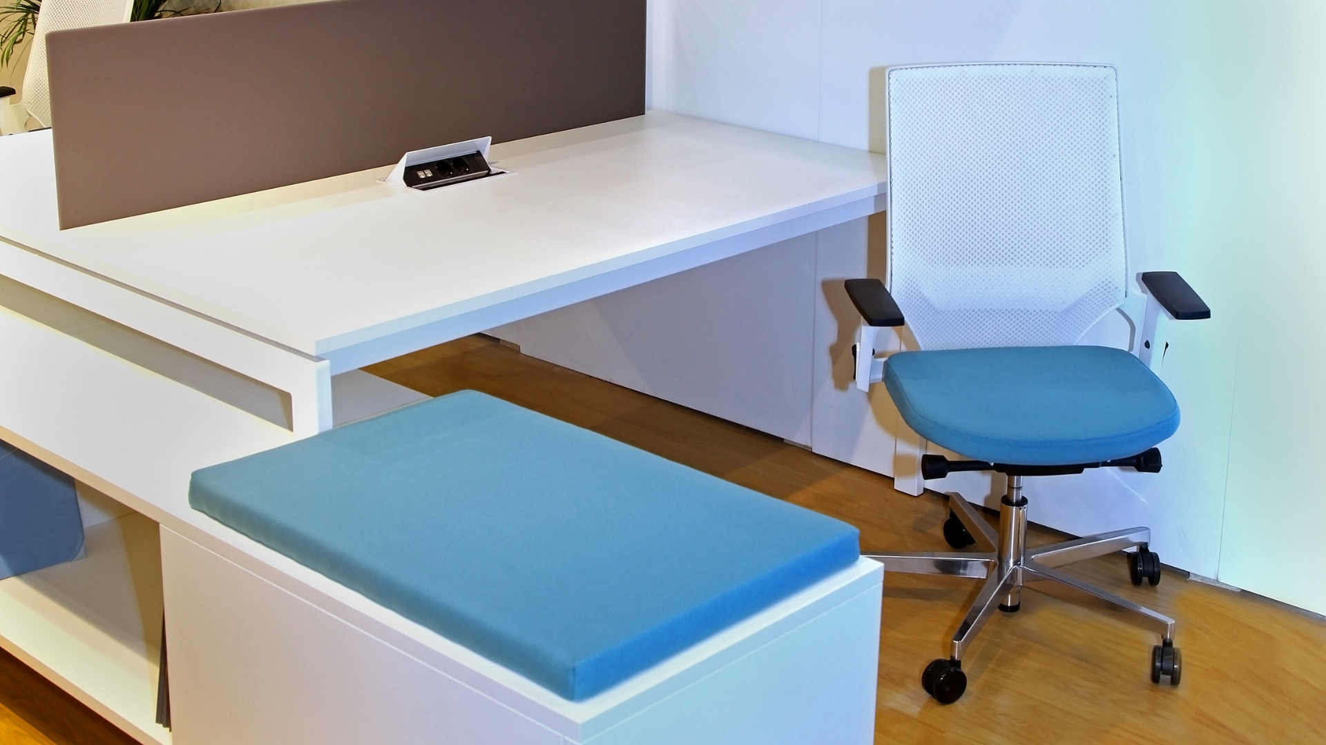 Office furniture assembly in Bel Air