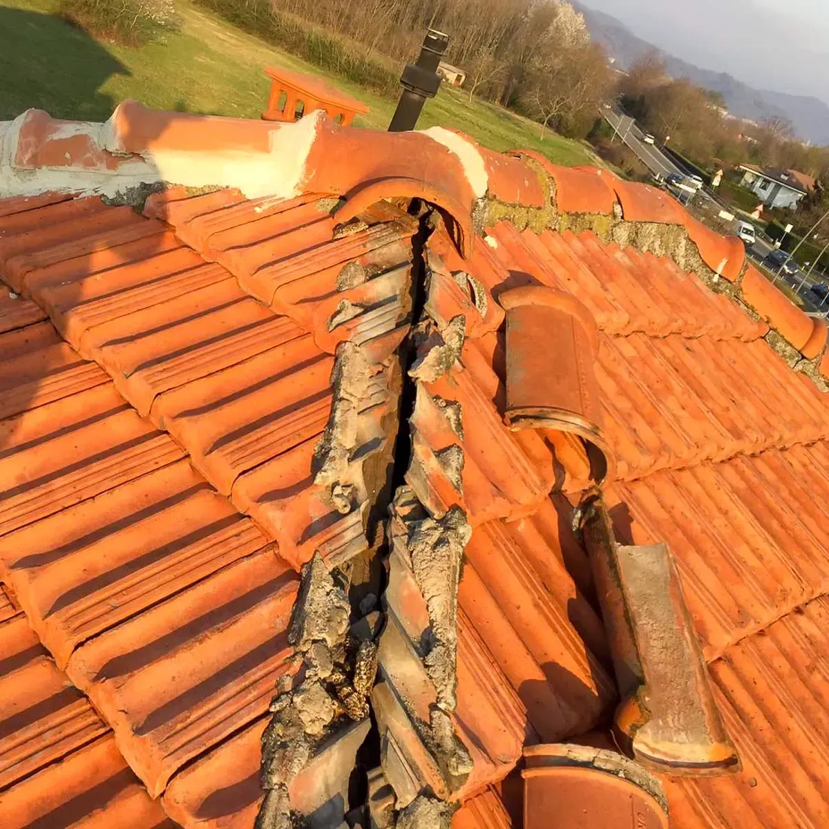 Ispezione tecnica e rilievi visivi con drone per controllo tetti, coppi e grondaie a Novara, Vercell, Biellai e VCO