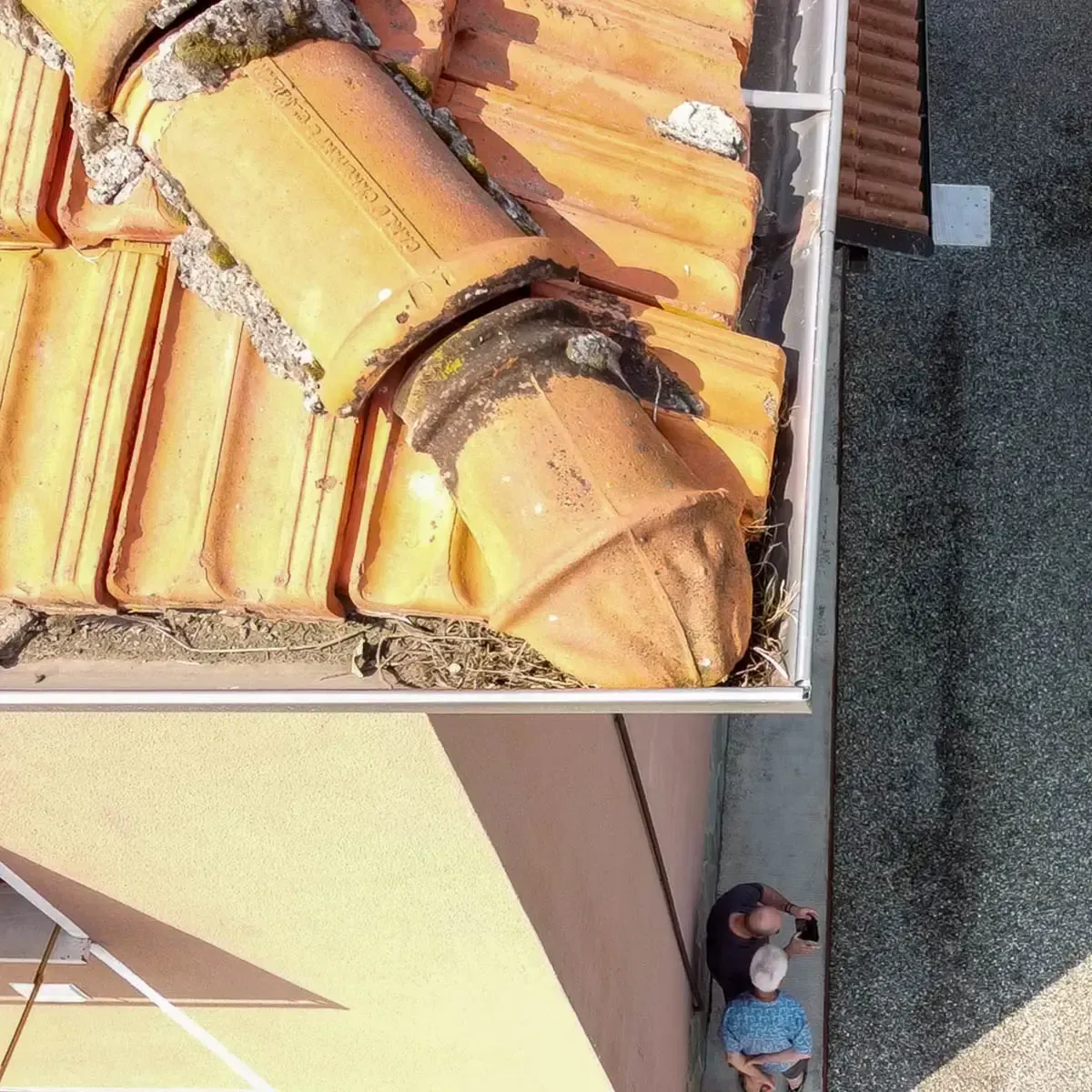 Ispezione tecnica e rilievi visivi con drone per controllo tetti, coppi e grondaie a Novara, Vercell, Biellai e VCO