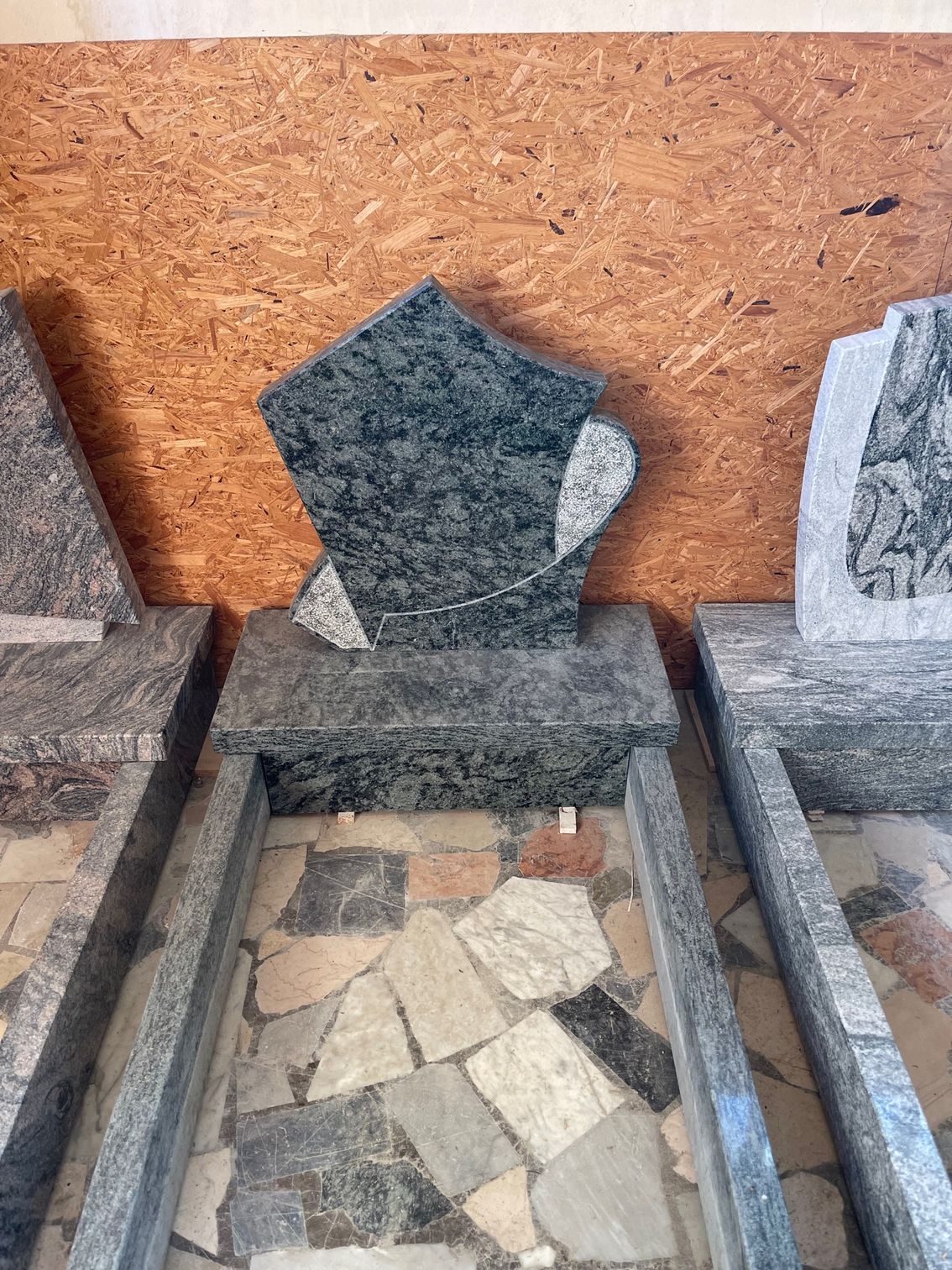 lapide cimiteriale in marmo