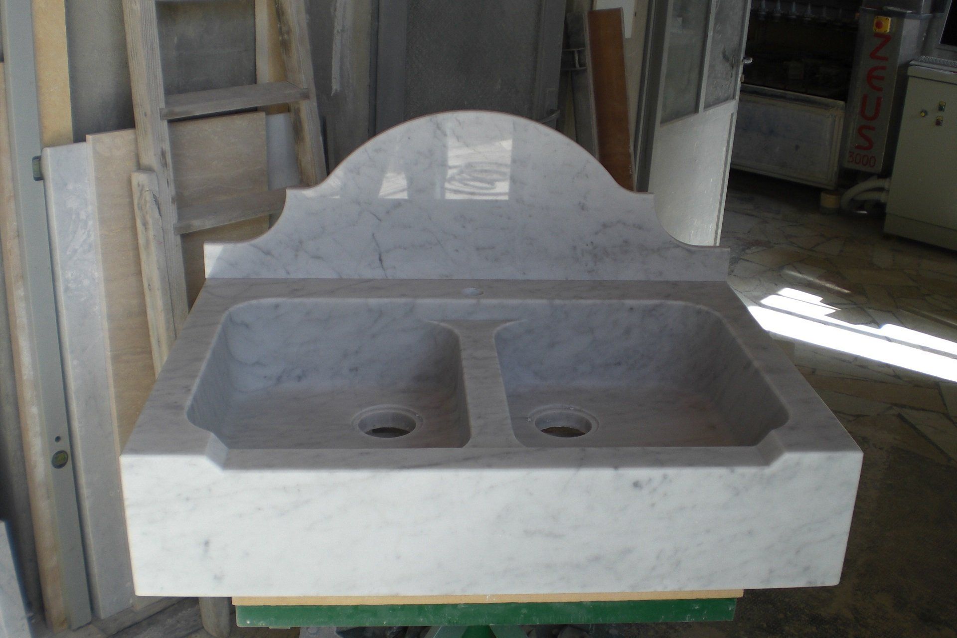 lavandino in marmo, lavabo in pietra, lavorazione marmi arredamento