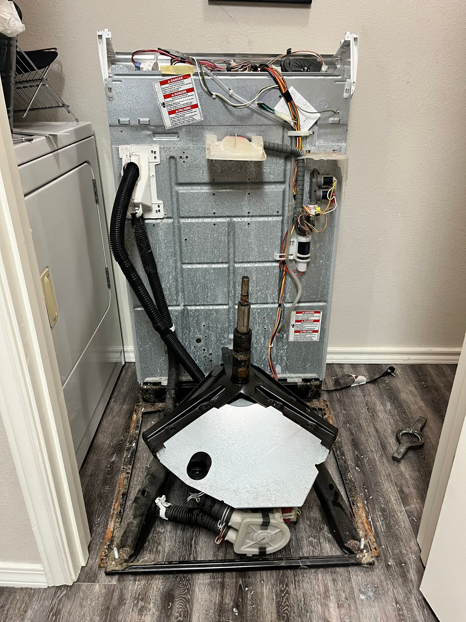 A washer and dryer are sitting on the floor in a laundry room.