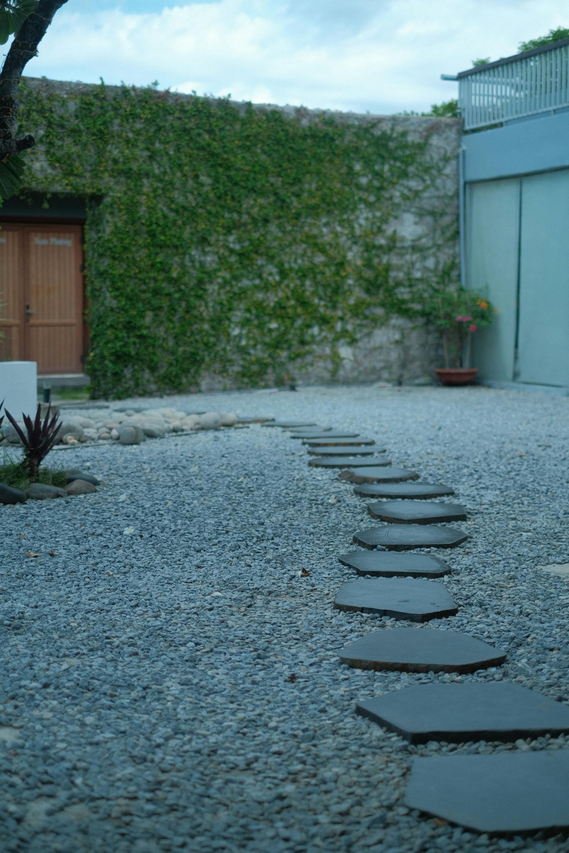 Beautiful Stone Pathway With Grass — Dubbo Soils & Landscaping Supplies in Dubbo, NSW