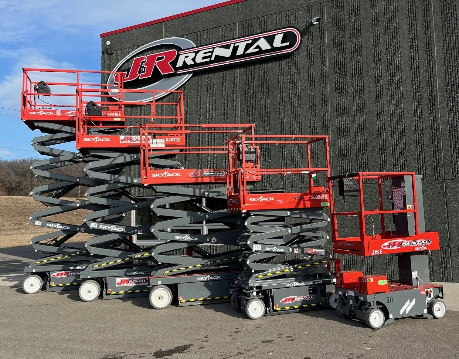 Dump Trailer — East Dubuque, IL — J & R Rental