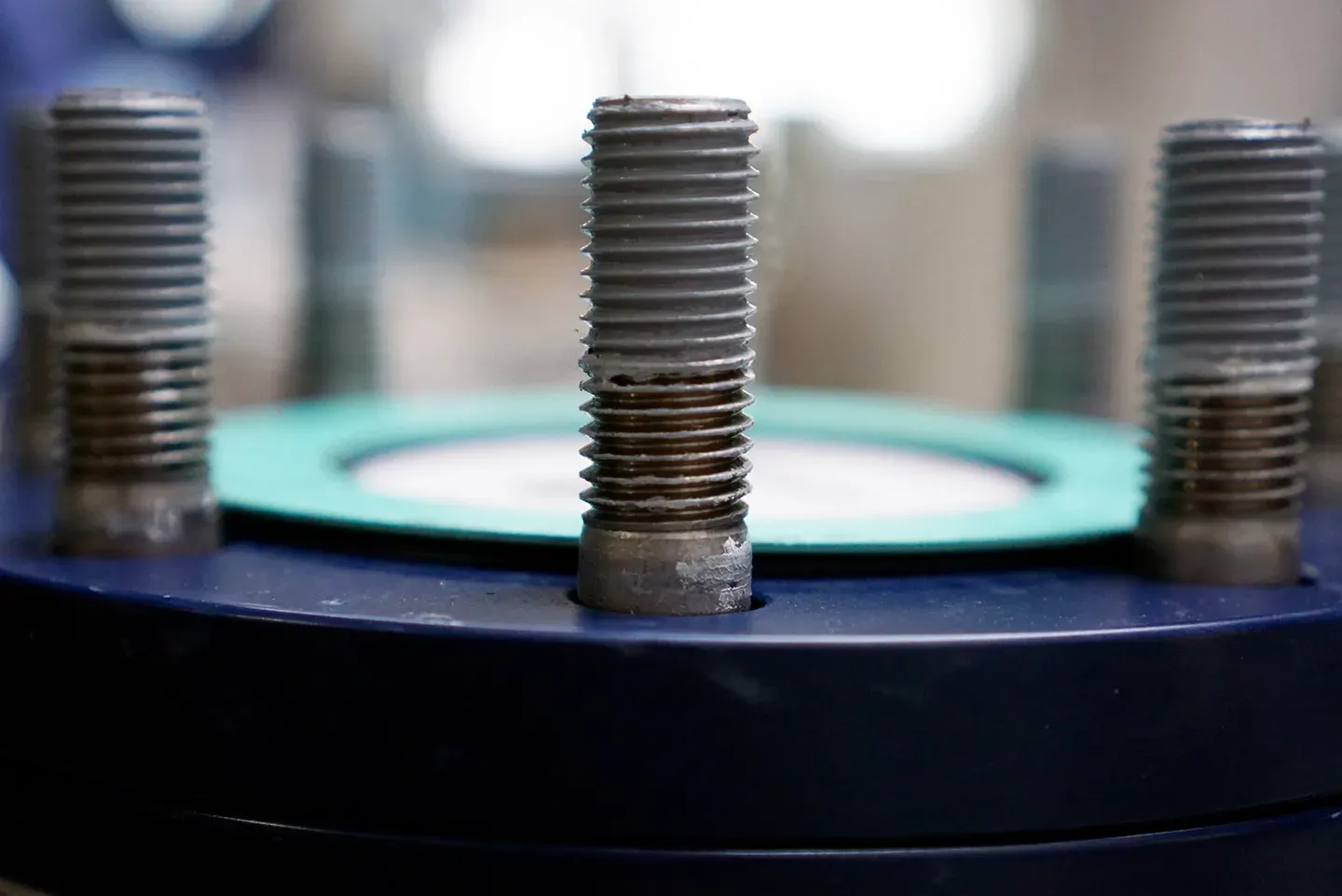 how not to install a gasket bolts lubricated