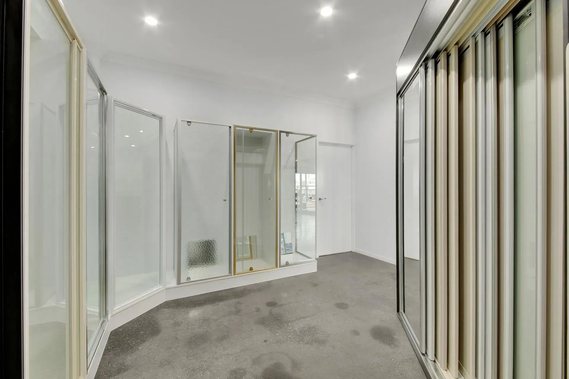 Interior Showroom Displays Shower Enclosures — Wares Blinds, Screens & Awnings In Boyne Island, QLD