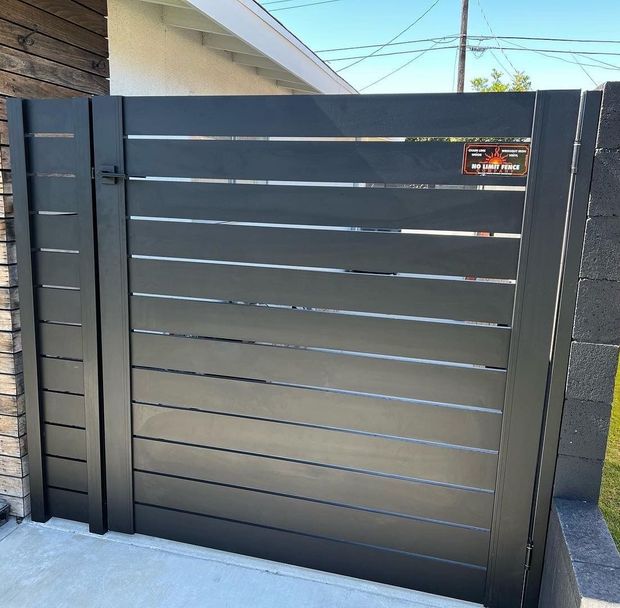 vinyl fence residential home